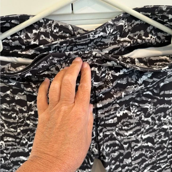 Fabletics Black & White Abstract Print Leggings - Picture 4 of 5